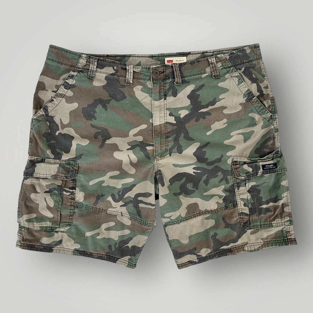 Wrangler Camo Cargo Shorts Men's‎ Size 46x9 Green Brown Pockets Relaxed Fit